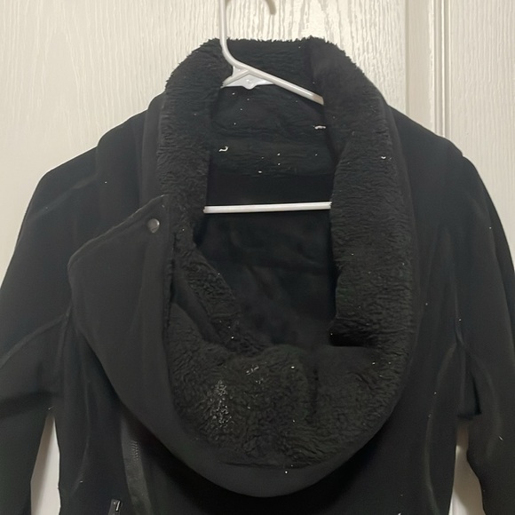 Lululemon Off the Mat Fleece Jacket - Picture 2 of 6